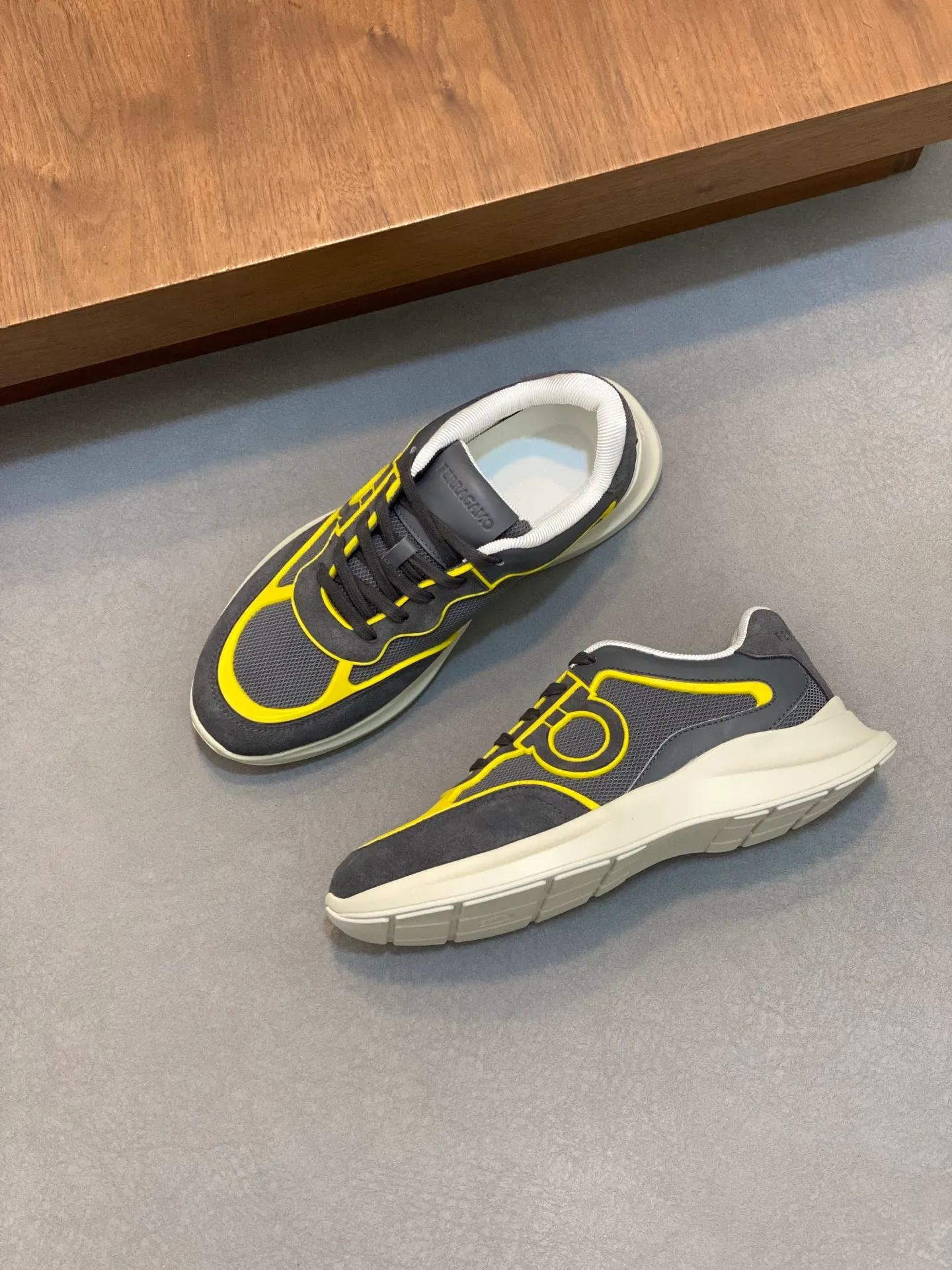Men's men's shoes 💰700 [Ferragamo] Ferragamo - High-end quality original order - Upper: original cow suede leather with breathable mesh, brand logo sewn on the shoe body - Lining: brand canvas, foot pads; water-dyed cowhide - Outsole: rubber outsole - Super high quality control·Fine workmanship: Prominent (high-end·luxury·grade) Size: 38-44 (38 45, can be customized)